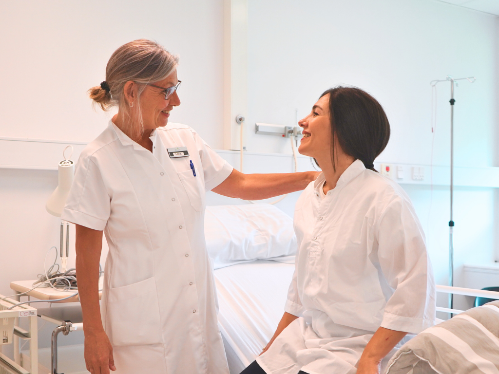 Läkare med patient - Privat behandling